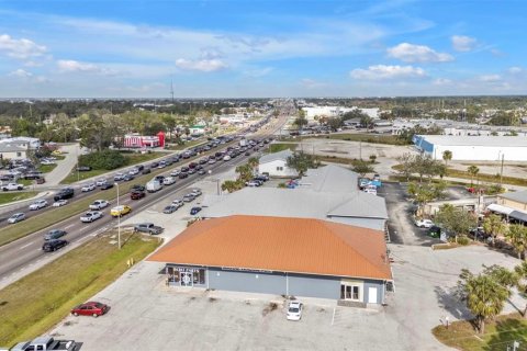 Propiedad comercial en alquiler en Punta Gorda, Florida, 557.41 m2 № 1733699 - foto 7