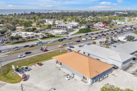 Propiedad comercial en alquiler en Punta Gorda, Florida, 557.41 m2 № 1733699 - foto 8