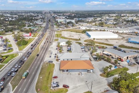 Propiedad comercial en alquiler en Punta Gorda, Florida, 557.41 m2 № 1733699 - foto 27