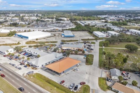 Propiedad comercial en alquiler en Punta Gorda, Florida, 557.41 m2 № 1733699 - foto 24