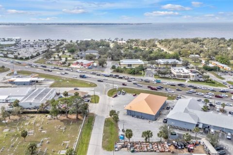 Propiedad comercial en alquiler en Punta Gorda, Florida, 557.41 m2 № 1733699 - foto 9