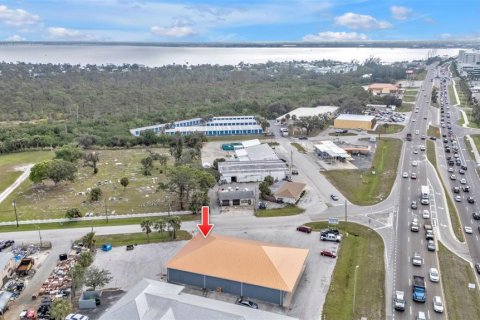 Propiedad comercial en alquiler en Punta Gorda, Florida, 557.41 m2 № 1733699 - foto 4