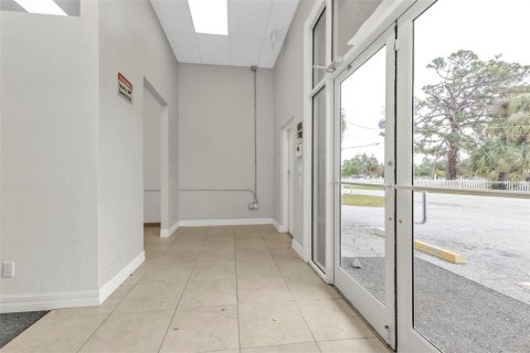 Propiedad comercial en alquiler en Punta Gorda, Florida, 557.41 m2 № 1733699 - foto 29