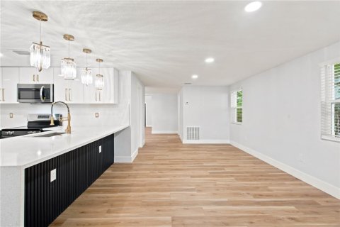 Villa ou maison à vendre à Tampa, Floride: 3 chambres, 160.54 m2 № 2147977 - photo 6