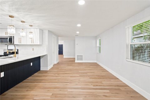 Villa ou maison à vendre à Tampa, Floride: 3 chambres, 160.54 m2 № 2147977 - photo 15