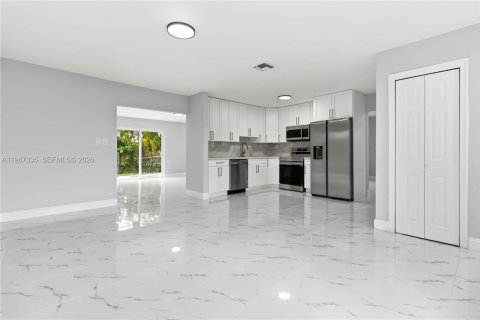 House in North Lauderdale, Florida 3 bedrooms, 133.59 sq.m. № 2050745 - photo 7