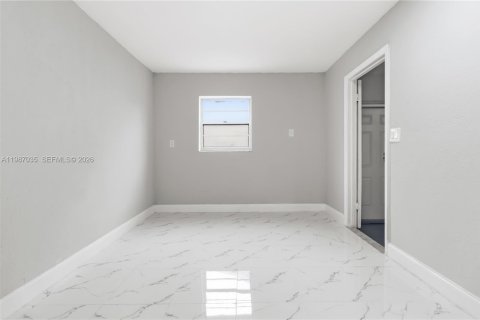 House in North Lauderdale, Florida 3 bedrooms, 133.59 sq.m. № 2050745 - photo 9