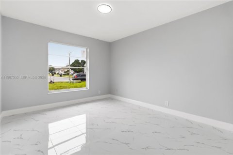 House in North Lauderdale, Florida 3 bedrooms, 133.59 sq.m. № 2050745 - photo 12