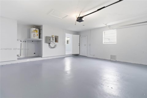House in North Lauderdale, Florida 3 bedrooms, 133.59 sq.m. № 2050745 - photo 24