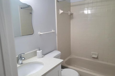 Villa ou maison à louer à Kissimmee, Floride: 2 chambres, 80.27 m2 № 2353446 - photo 2