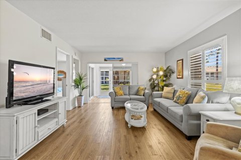 Condo in Venice, Florida, 2 bedrooms № 2094571 - photo 6