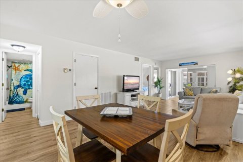 Condo in Venice, Florida, 2 bedrooms № 2094571 - photo 10