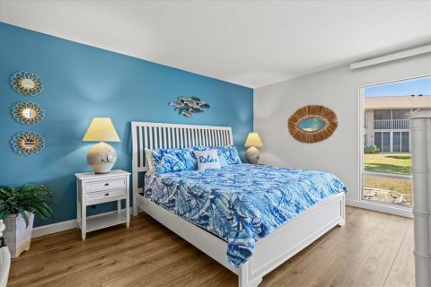 Condo in Venice, Florida, 2 bedrooms № 2094571 - photo 27