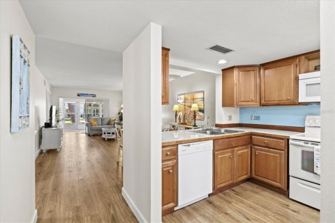 Condo in Venice, Florida, 2 bedrooms № 2094571 - photo 4