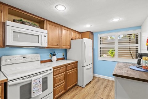 Condo in Venice, Florida, 2 bedrooms № 2094571 - photo 13