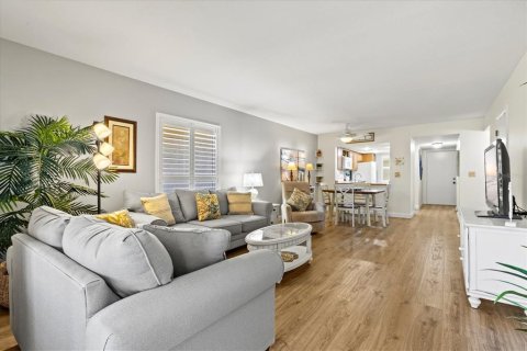 Condo in Venice, Florida, 2 bedrooms № 2094571 - photo 19