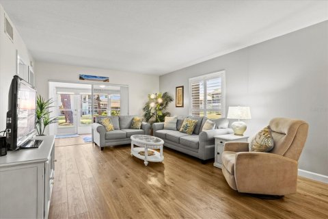 Condo in Venice, Florida, 2 bedrooms № 2094571 - photo 17