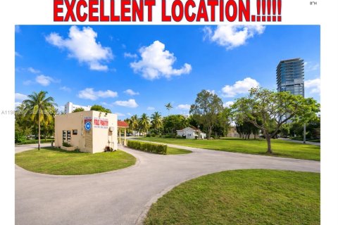 Immobilier commercial à Hallandale Beach, Floride № 2049999