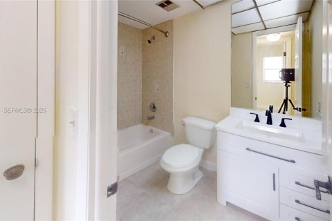 Condo in Sunrise, Florida, 2 bedrooms  № 2004736 - photo 20