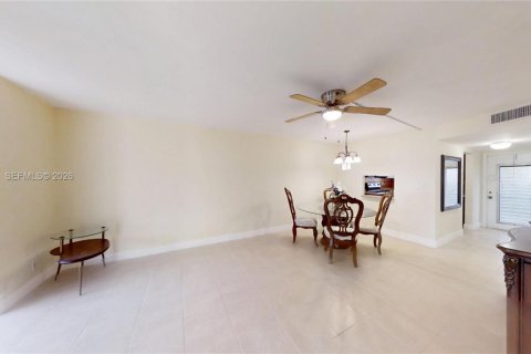Condo in Sunrise, Florida, 2 bedrooms  № 2004736 - photo 17