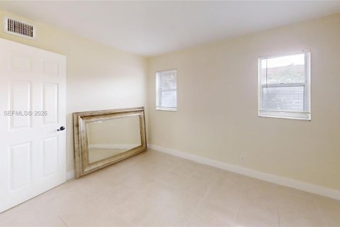 Condo in Sunrise, Florida, 2 bedrooms  № 2004736 - photo 23