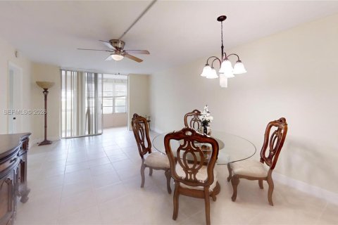 Condo in Sunrise, Florida, 2 bedrooms  № 2004736 - photo 28