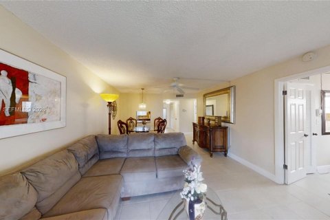Condo in Sunrise, Florida, 2 bedrooms  № 2004736 - photo 3