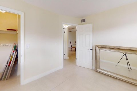 Condo in Sunrise, Florida, 2 bedrooms  № 2004736 - photo 24