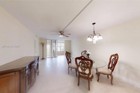 Condo in Sunrise, Florida, 2 bedrooms  № 2004736 - photo 9