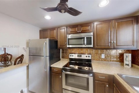 Condo in Sunrise, Florida, 2 bedrooms  № 2004736 - photo 6