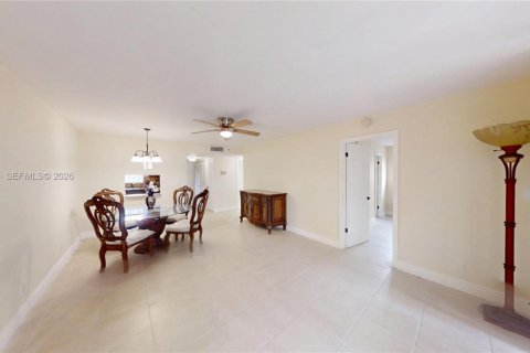 Condo in Sunrise, Florida, 2 bedrooms  № 2004736 - photo 10