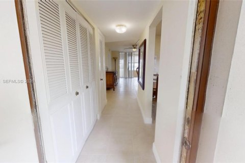 Condo in Sunrise, Florida, 2 bedrooms  № 2004736 - photo 7