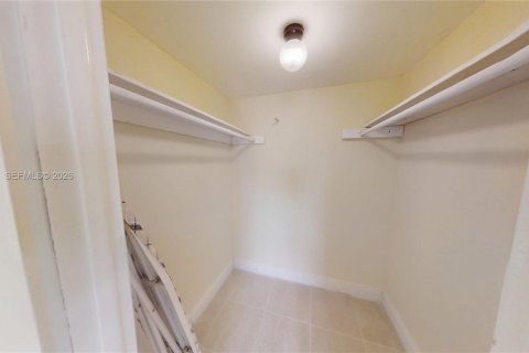 Condo in Sunrise, Florida, 2 bedrooms  № 2004736 - photo 13