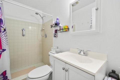 Commercial property in Fort Lauderdale, Florida 213.4 sq.m. № 2147123 - photo 22