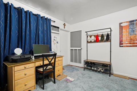 Commercial property in Fort Lauderdale, Florida 213.4 sq.m. № 2147123 - photo 23