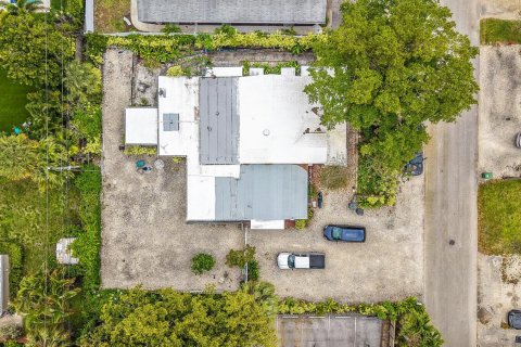 Commercial property in Fort Lauderdale, Florida 213.4 sq.m. № 2147123 - photo 9