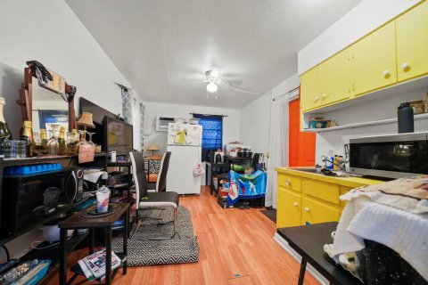 Commercial property in Fort Lauderdale, Florida 213.4 sq.m. № 2147123 - photo 28