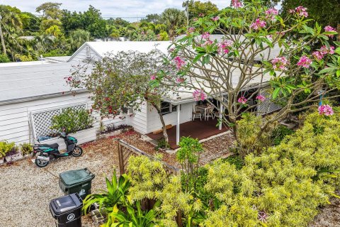 Commercial property in Fort Lauderdale, Florida 213.4 sq.m. № 2147123