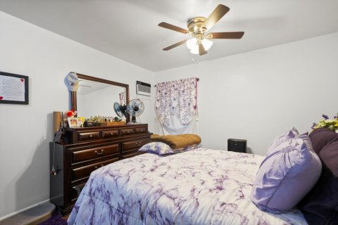 Commercial property in Fort Lauderdale, Florida 213.4 sq.m. № 2147123 - photo 21