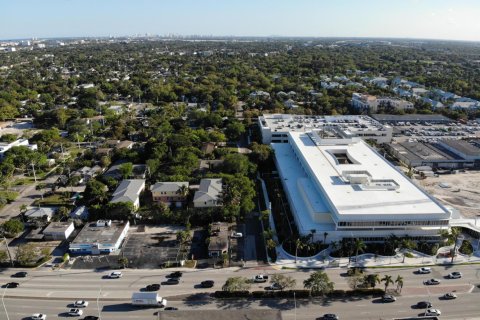 Propiedad comercial en venta en Fort Lauderdale, Florida № 2145956 - foto 13