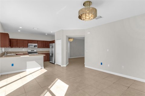 Villa ou maison à louer à Homestead, Floride: 4 chambres, 232.26 m2 № 2023933 - photo 8