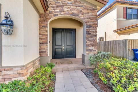 Villa ou maison à louer à Homestead, Floride: 4 chambres, 232.26 m2 № 2023933 - photo 2