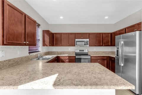 Villa ou maison à louer à Homestead, Floride: 4 chambres, 232.26 m2 № 2023933 - photo 11