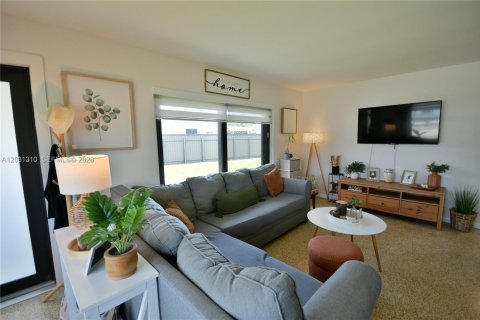 House in Miami, Florida 3 bedrooms, 138.98 sq.m. № 2087168 - photo 4