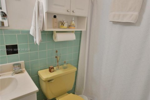 House in Miami, Florida 3 bedrooms, 138.98 sq.m. № 2087168 - photo 28
