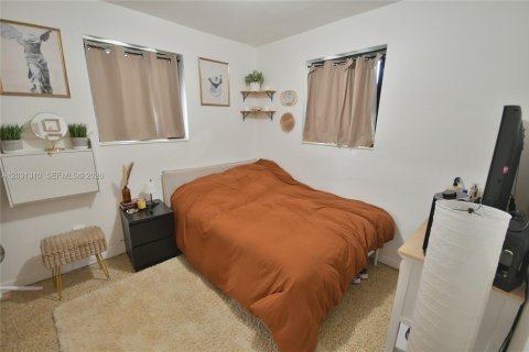 House in Miami, Florida 3 bedrooms, 138.98 sq.m. № 2087168 - photo 29