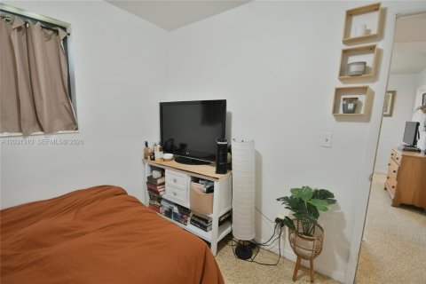 House in Miami, Florida 3 bedrooms, 138.98 sq.m. № 2087168 - photo 30