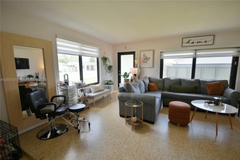 House in Miami, Florida 3 bedrooms, 138.98 sq.m. № 2087168 - photo 5