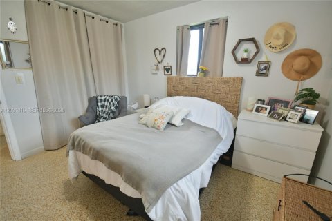 House in Miami, Florida 3 bedrooms, 138.98 sq.m. № 2087168 - photo 25