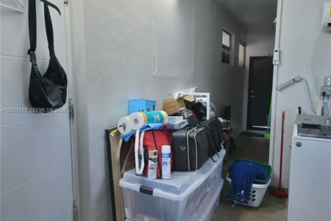 House in Miami, Florida 3 bedrooms, 138.98 sq.m. № 2087168 - photo 12